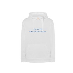 Valge kapuutsiga pusa ees sinisega EU tähetriip ja kiri EUROPE