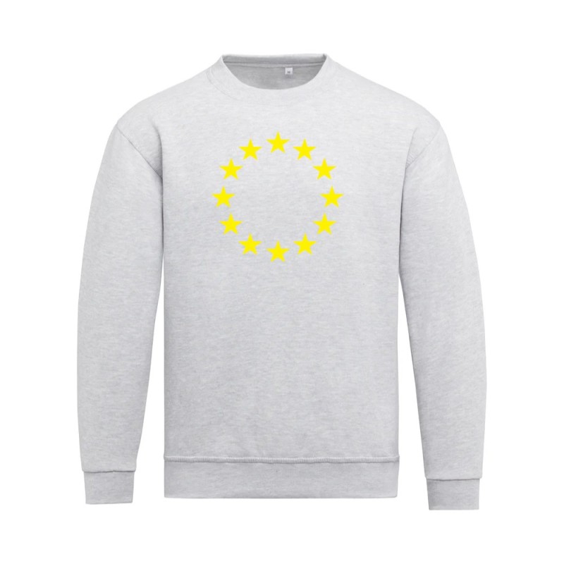 Helehall pusa pikkade varrukatega ees suurelt kollasega EU tähering