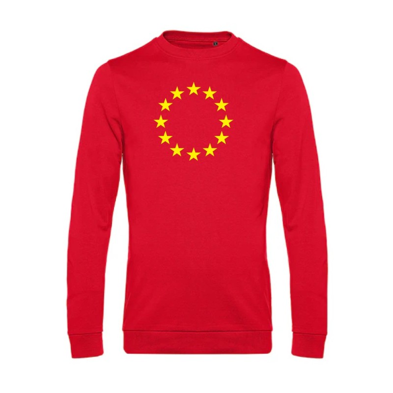 Punane pusa pikkade varrukatega ees suurelt kollasega EU tähering