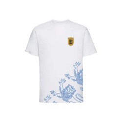 Valge lühikeste varrukatega t-särk ja sinise lõvikontuuriga ESTONIA vapp-vimpel